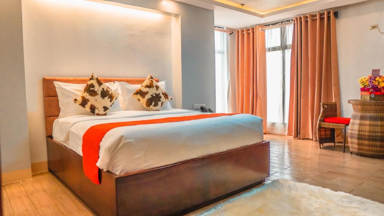 Aya Hotel & Residences Clarin  Exterior foto